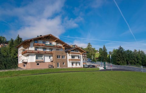 Landhaus Hubertus Wellness & Breakfast Aparthotel in Schladming