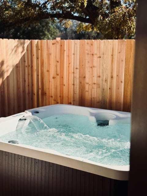 Little Dutch Cabin #1 - 12 min to Magnolia-Baylor Cabin in Rio Grande