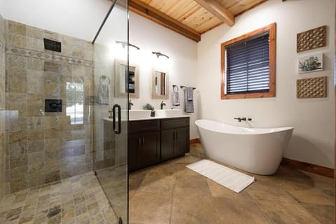 Little Dutch Cabin #1 - 12 min to Magnolia-Baylor Cabin in Rio Grande