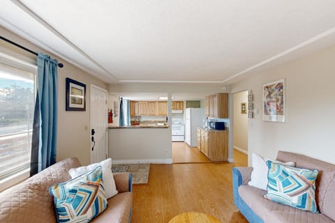 Sakina’s Paradise Three House in Newport