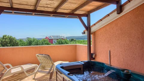 Wonderful villa Katarina with heated pool and jacuzzy sea view Villa in Medulin