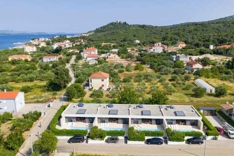 Property building, Natural landscape, Bird's eye view, Location, Parking