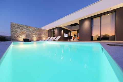 Property building, Swimming pool, Swimming pool