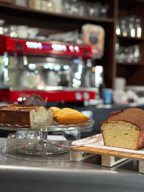 Lounge or bar, Food and drinks, Food