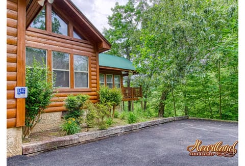 Above The Clouds Cabin Casa in Pittman Center