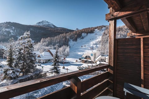 Skiing, Balcony/Terrace, Decorative detail, Mountain view, Swimming pool