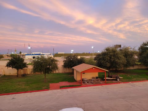 Cotulla Whitten Inn Hotel in Cotulla