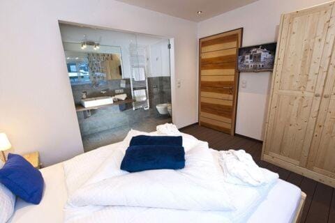 Bed, Bathroom, Photo of the whole room, Bedroom, towels, wardrobe