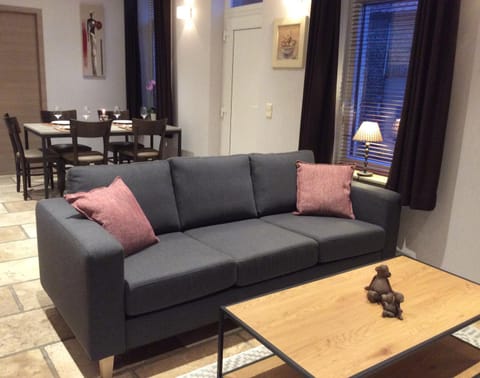 Seating area, Dining area