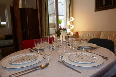 Living room, Decorative detail, Dining area