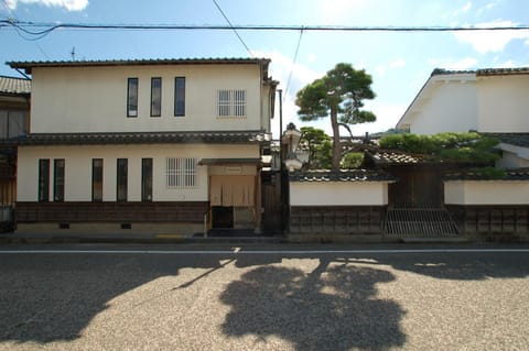 Property building, Neighbourhood