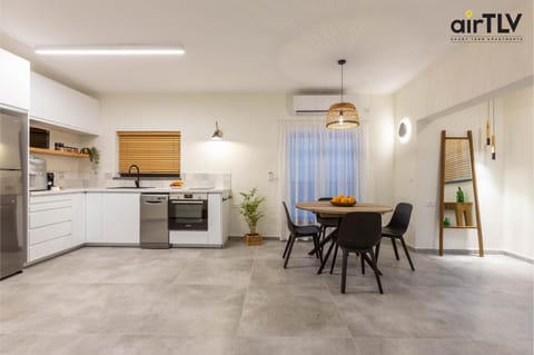 AirTLV - Sirkin Beautiful Apartment Super Prime location Condo in Tel Aviv-Yafo