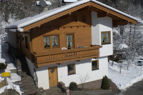 Facade/entrance, Winter