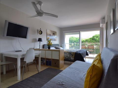 Living room, Photo of the whole room, Dining area