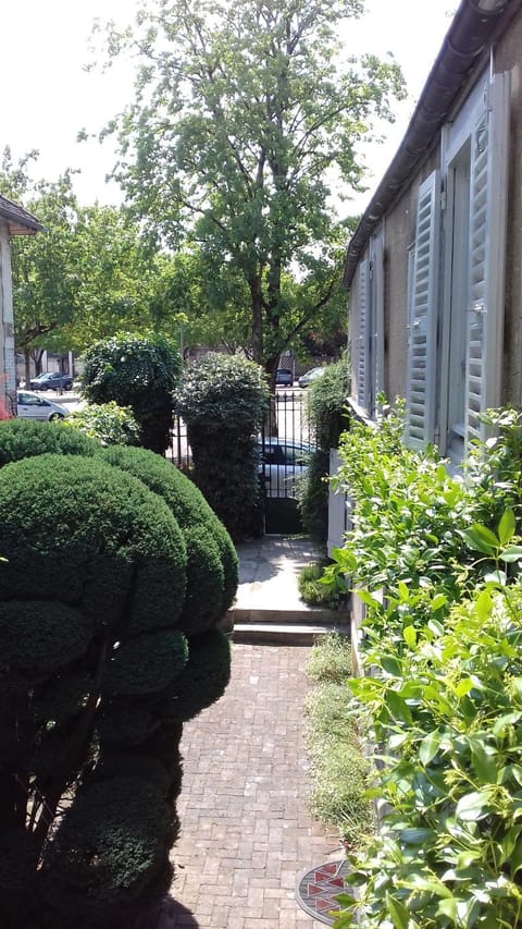 Property building, Patio, Facade/entrance, Spring, Garden, Garden view