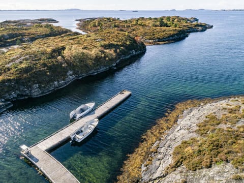 Holiday Home Sjøbuvågen by Interhome House in Vestland