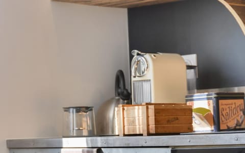 Coffee/tea facilities, Kitchen or kitchenette