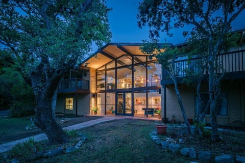 Luxury House By Fiesta Texas & Seaworld With Pool House in San Antonio