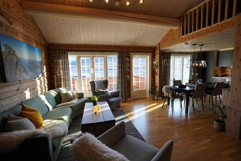 Lake View Apartment 2 bedrooms and loft Apartment in Vestland