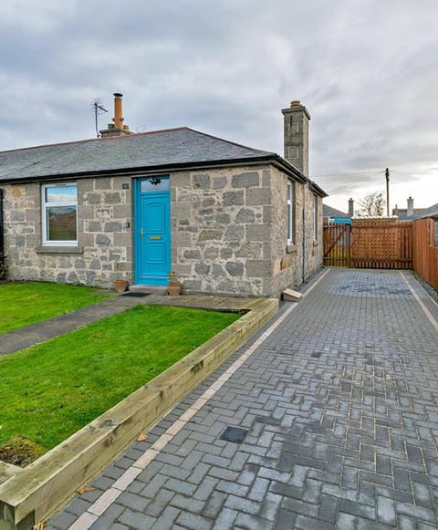 Cosy Cottage Close to East Beach, Shops, Restaurants and RAF base Casa in Lossiemouth