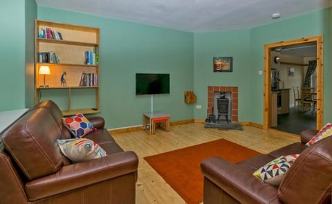 Cosy Cottage Close to East Beach, Shops, Restaurants and RAF base Casa in Lossiemouth