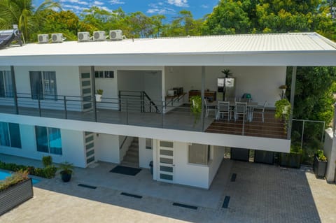 Facade/entrance, Balcony/Terrace