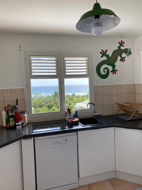 Kitchen or kitchenette, Sea view