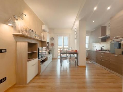 Kitchen or kitchenette, Dining area, dishwasher, oven, stove