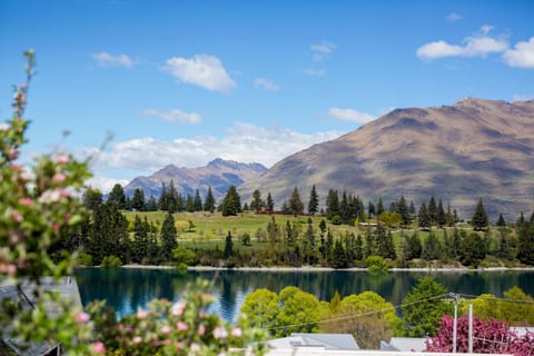 View (from property/room), Lake view, Mountain view