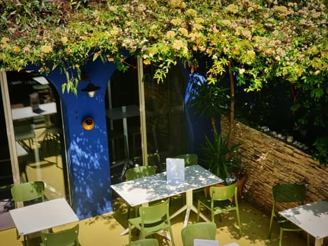 Patio, Restaurant/places to eat, Dining area, Garden view