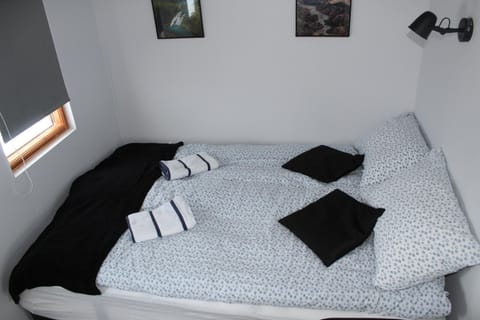 Bed, Photo of the whole room, towels