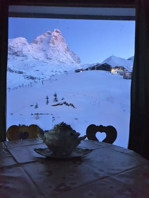 Winter, Dining area, Mountain view