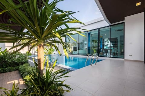 Mövenpick Luxury Villa2FL-Private Pool-SHA CERTIFIED Villa in Pattaya City