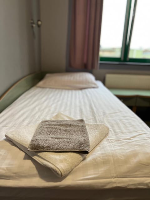 Bed, Photo of the whole room, towels