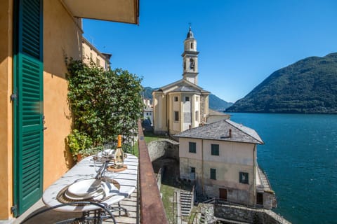 Balcony/Terrace, Lake view