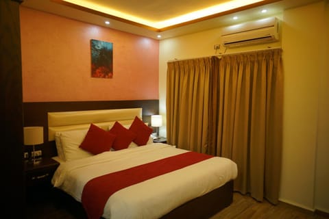 Bed, Photo of the whole room, Bedroom, air conditioner