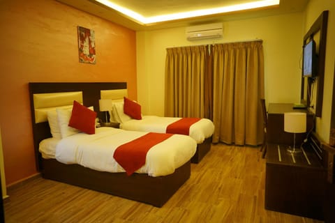 Bed, TV and multimedia, Photo of the whole room, Bedroom, air conditioner