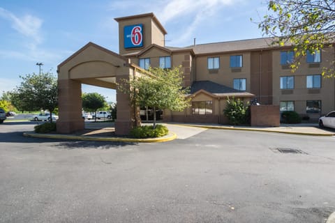 Motel 6-Indianapolis, IN - Airport Hotel in Indianapolis
