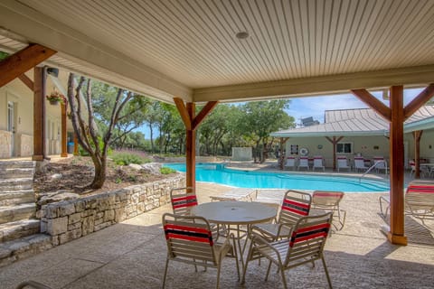 Sun Retreats San Antonio West Campground/ 
RV Resort in San Antonio