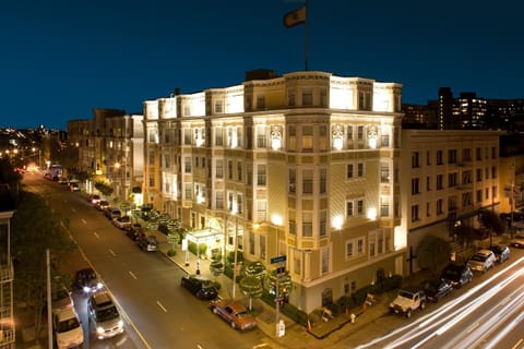 Facade/entrance, Bird's eye view