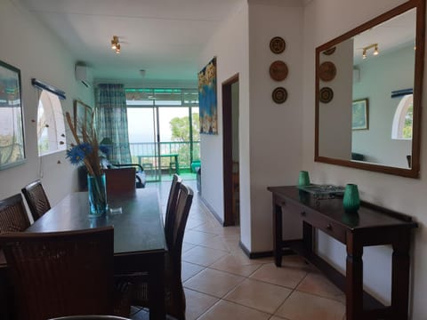 Upstairs Flat Sea Views Pet Friendly Apartment in Dolphin Coast