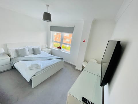 Modern 2 bed Apartment Near City Centre Condo in Glasgow