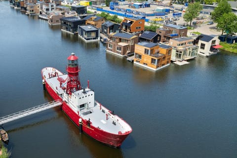 Lightship Amsterdam Angelegtes Boot in Amsterdam