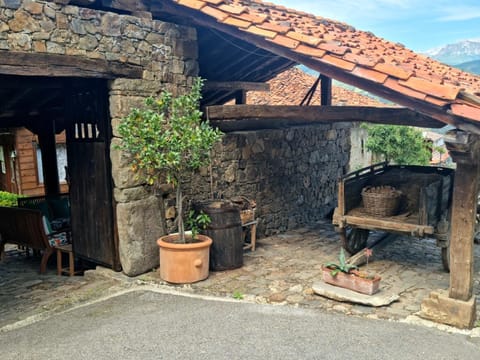 La Casa de las Chimeneas Apartment in Cantabria