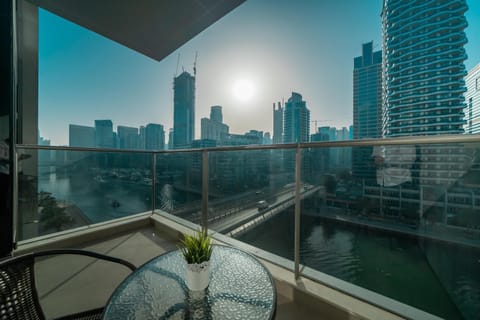 HiGuests - Spacious Apt for 5 With Spectacular Marina Views Condo in Dubai