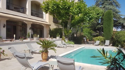 Le Castelet des Alpilles Hotel in Saint-Remy-de-Provence