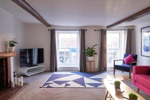 No 88 UPPER ST GILES - Elegant, Stylish Townhouse Apartment in Norwich