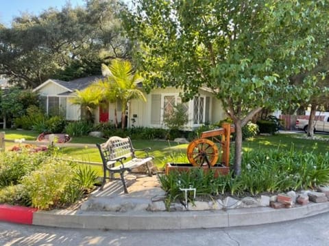 Glendale Guest House Bed and Breakfast in La Crescenta
