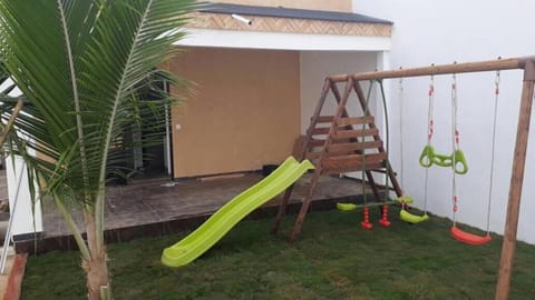 SALY - Villa Kage 6 chambres -Climatisation - Wifi - Eau chaude - Billard - Playstation - Ping pong - Canal Plus Chalet in Saly