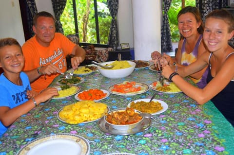 Haniffas Holiday Inn Übernachtung mit Frühstück in Gangawatakorale